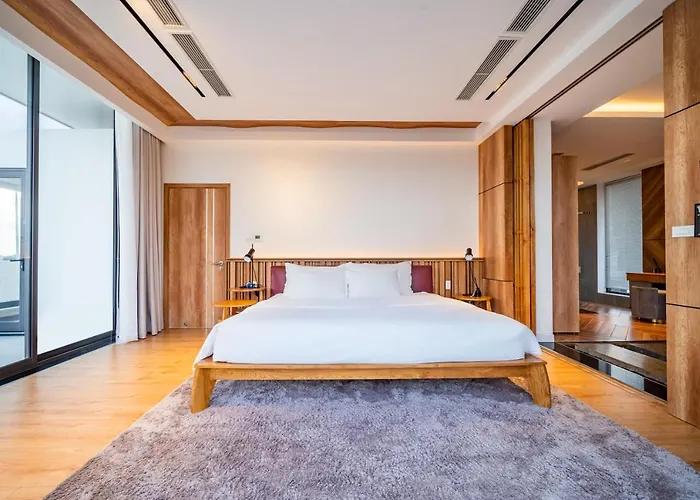 Sally Huong Villa - Venue Travel