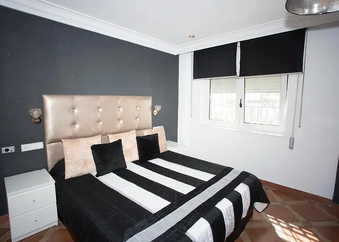 Alojamiento El Chaparro Barbate Junto A La Venta El Loro