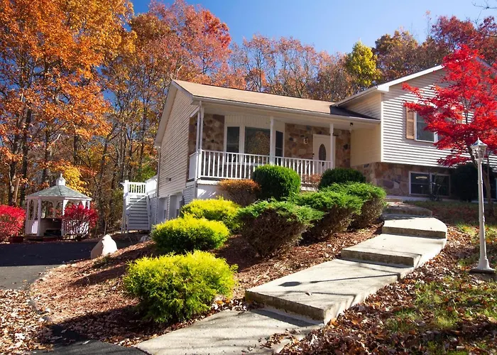 Stunning Poconos Villa- Hot Tub, Pool, Game Room, Bbq & More