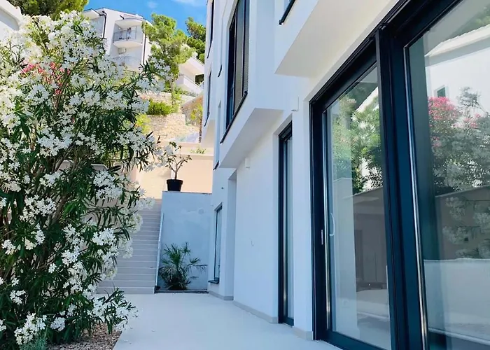 Luxurious&spacious pet friendly villa in Brela