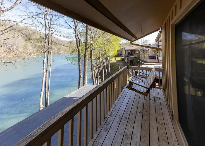 Bald Mountain Lake Escape