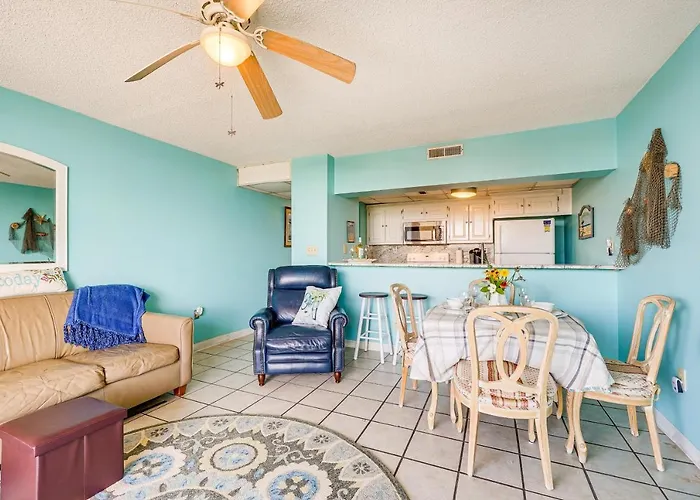 Bright Carolina Beach Condo: Public Beach On-Site