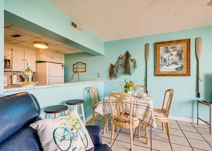 Bright Carolina Beach Condo: Public Beach On-Site