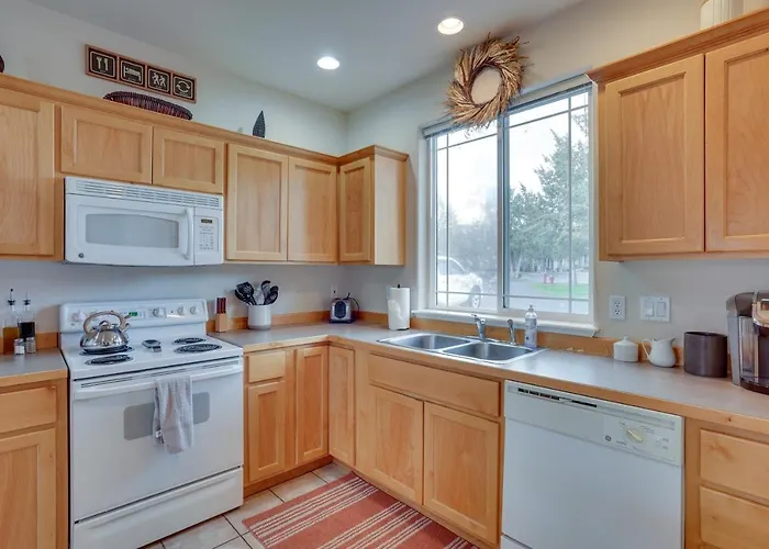 Charming Redmond Townhome W/ Resort Amenities