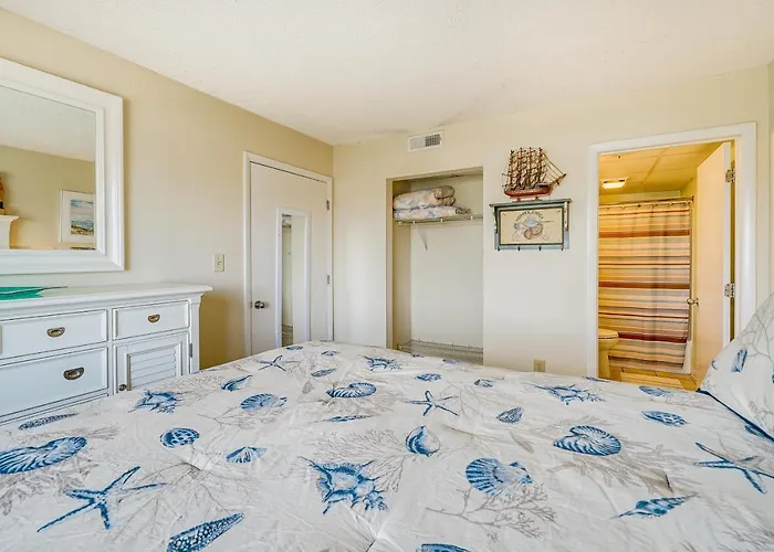 Bright Carolina Beach Condo: Public Beach On-Site
