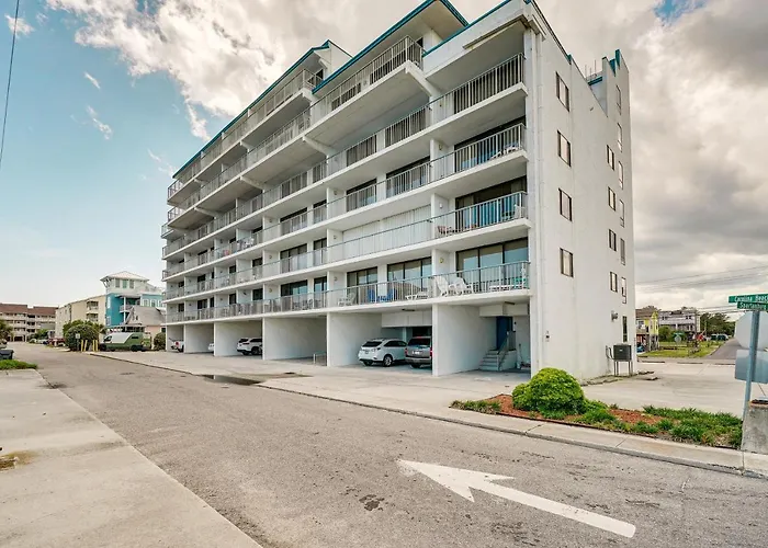 Bright Carolina Beach Condo: Public Beach On-Site