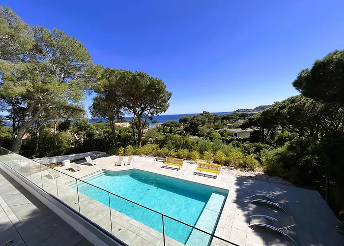Villa 6 Chambres, Piscine, vue Mer, à Proximité de la Plage , Cavalaire-sur-mer