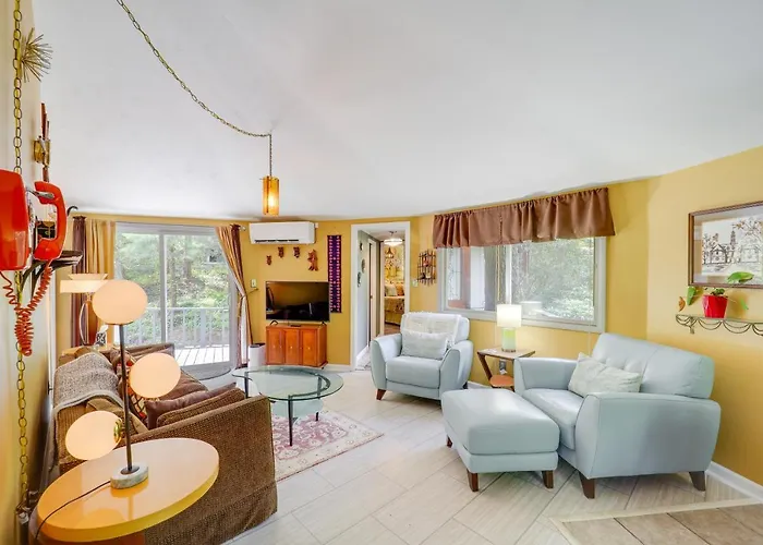 Pet-Friendly Getaway W/ Porch In Banner Elk!