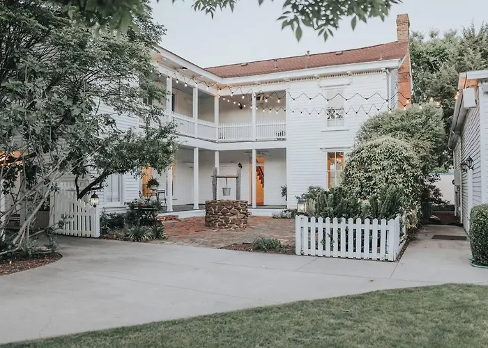 Luxury Historic House In Downtown Mckinney