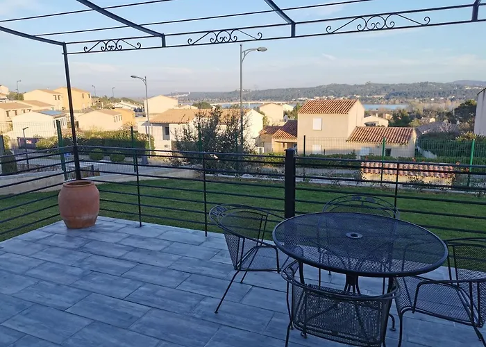 Villa Moderne Sur Les Hauteurs D'Aramon