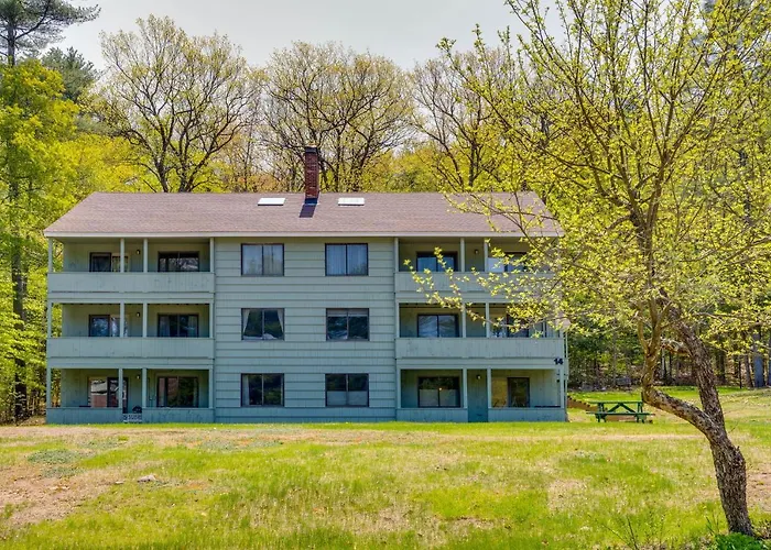 Bartlett Townhome W/ Balcony: 1 Mi To Ski Resort!