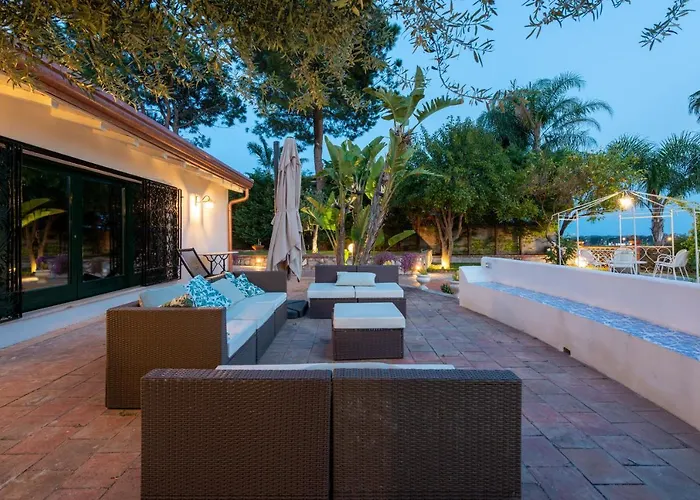 Villa With Pool & Jacuzzi