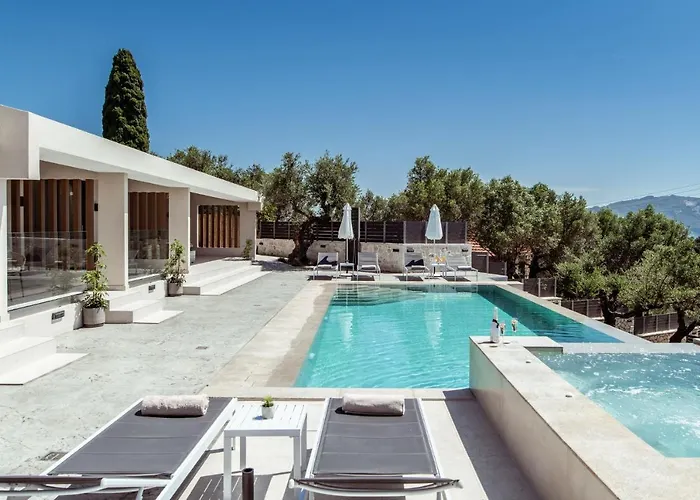 Villa Roselia - Luxury Escape With Magnificent Views, By Zantewize