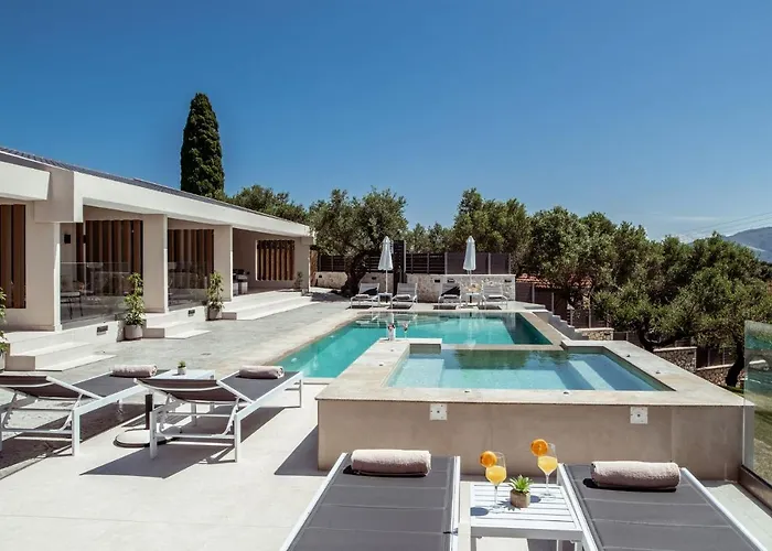Villa Roselia - Luxury Escape With Magnificent Views, By Zantewize