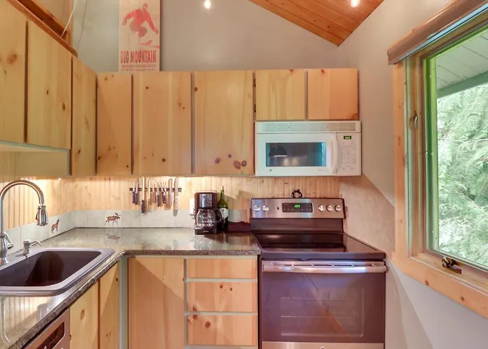 Cozy Resort Condo ~ 2 Mi To Whitefish Mtn Resort!