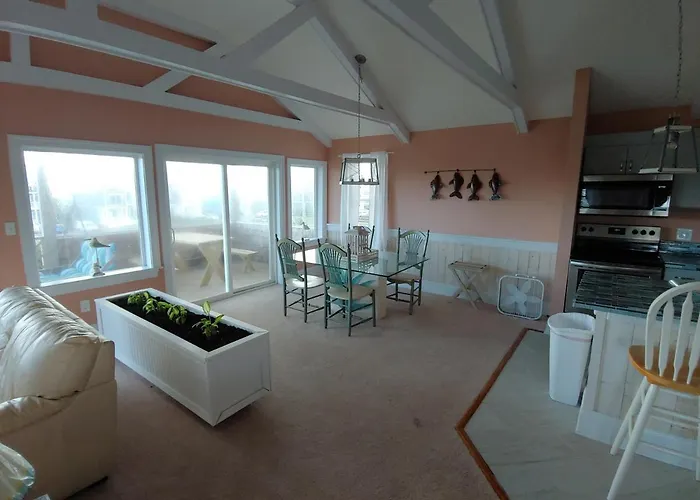 2508 Beach Rd, Semi-Oceanfront, Pool/Hot Tub