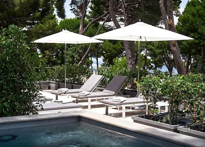 A11 Staywizus - Villa Cap Antibes Sea View 5 BDR - AC, Rooftop Pool&Parking