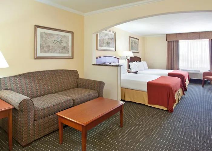 Kid friendly hotel Holiday Inn Express & Suites Tucson Mall By Ihg
