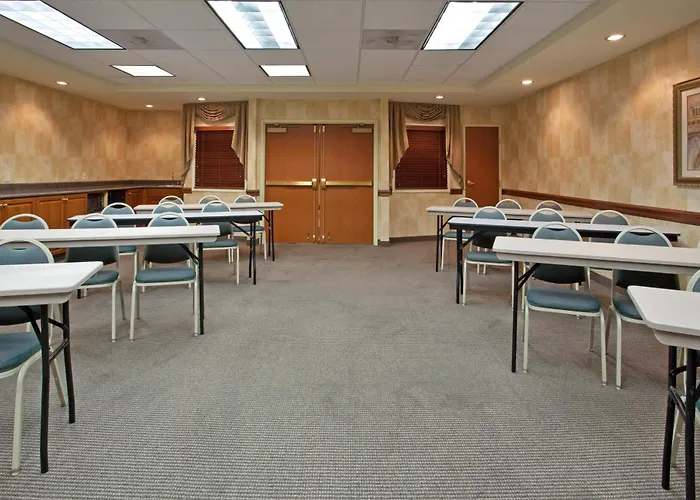 Kid friendly hotel Holiday Inn Express & Suites Tucson Mall By Ihg