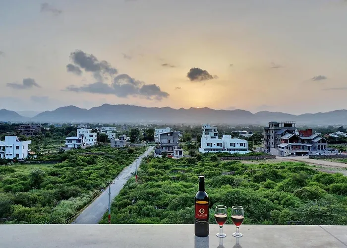 Stayvista'S Sylvara - Hill-View Villa With Private Pool, Jacuzzi & Games Room