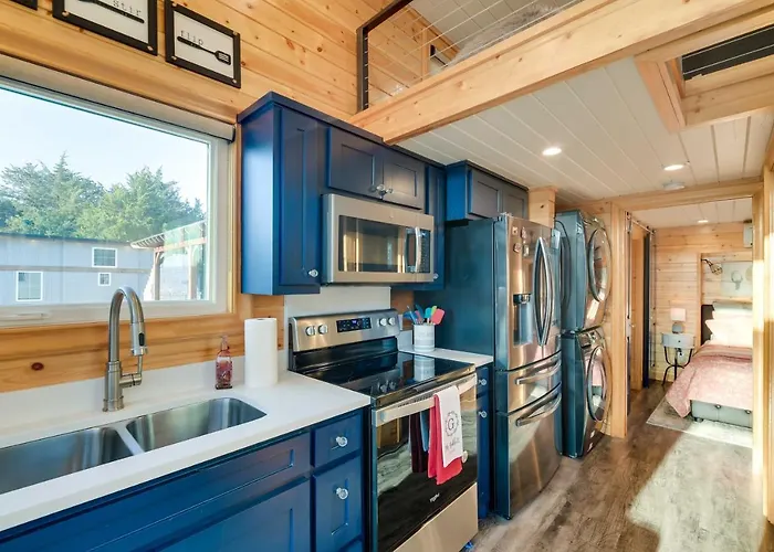 Outdoor Pool & Patio: Quiet Whitney Retreat!