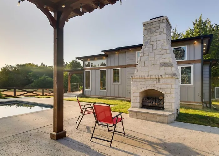 Outdoor Pool & Patio: Quiet Whitney Retreat!