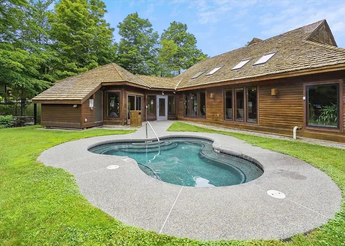 Highridge F2 Warm And Inviting 2 Bedroom Condo With Pool, Hot Tub, And Private Sauna
