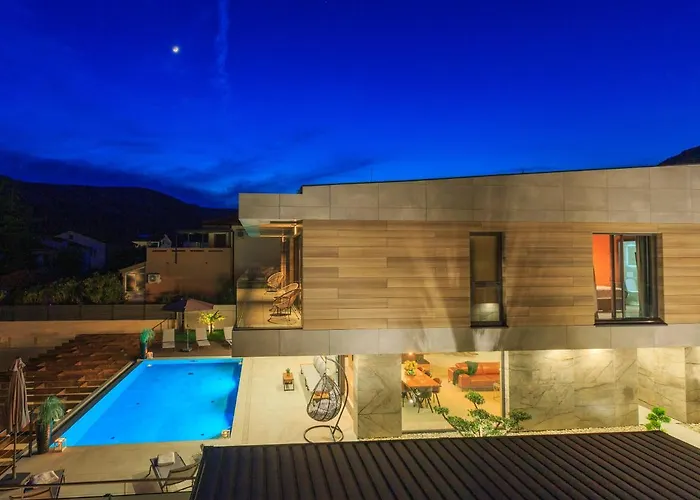 Modern Villa With Private Pool Near The Sea