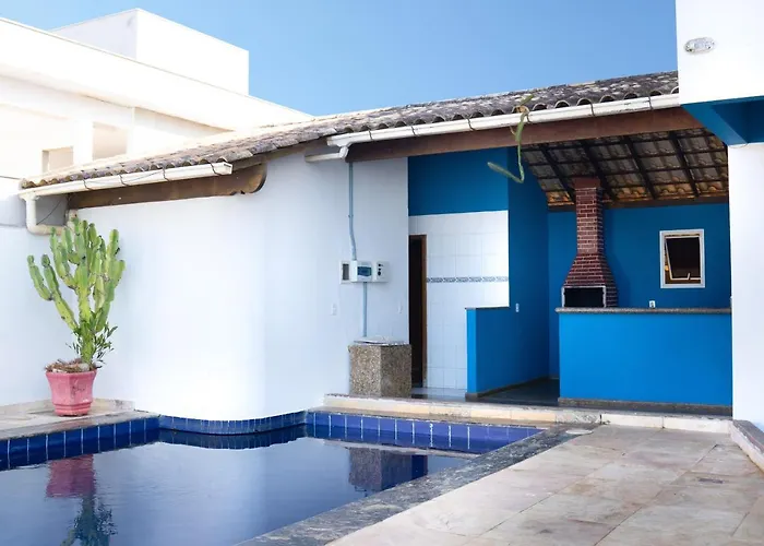 Casa de 850m2 e piscina na Praia de Santa Helena.