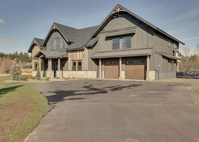 Spacious Mccall Home W/ Private Lake Access!