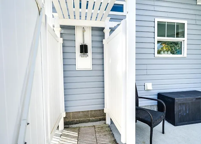 Serene Oak Island Home W/ Private Saltwater Pool!