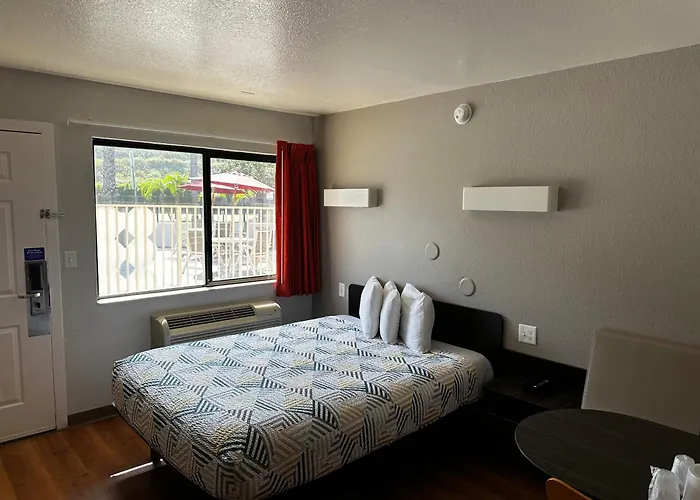 Motel 6-San Diego, Ca - Circle - Mission Valley