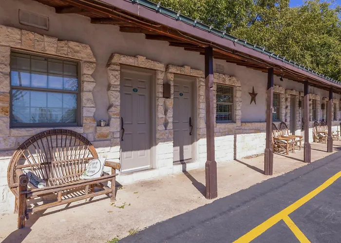 B&B only: Country Inn Motel