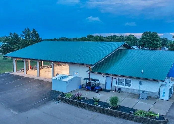 Homey Cabin In Bloomington With Views