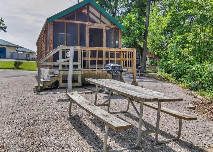 Homey Cabin In Bloomington With Views