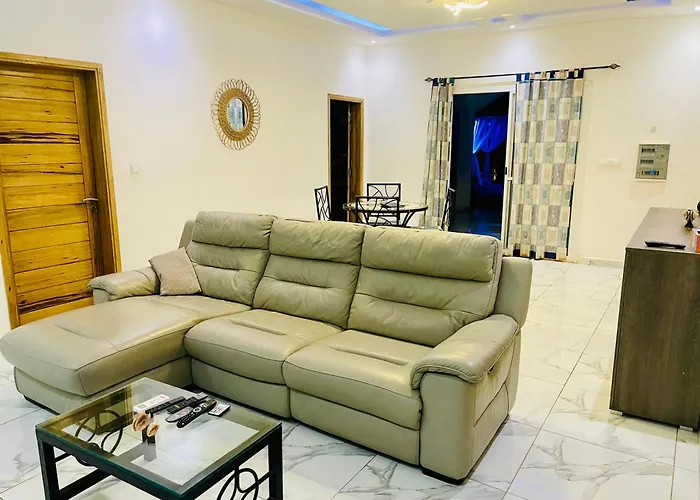 KEUR MATY Charmante et Moderne Villa 5 chambres, 5 salles de bains à Warang