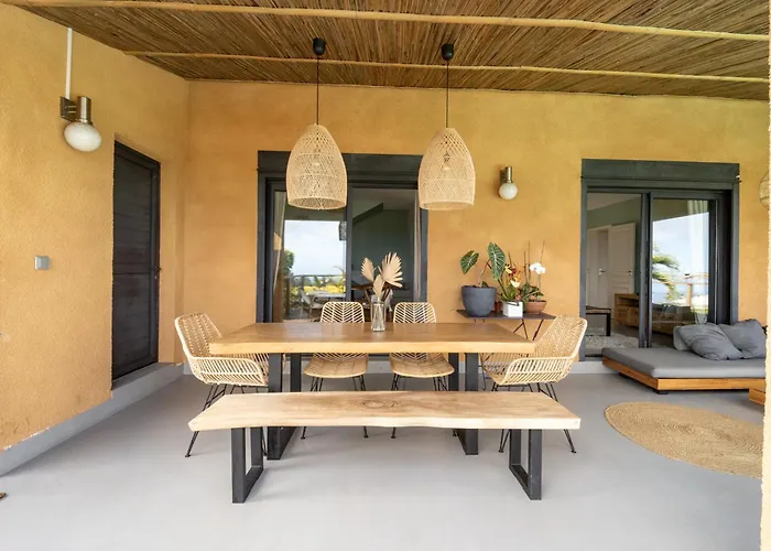 Villa cactus avec piscine et vue mer