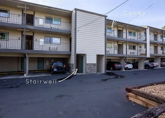 Riverside Condo Located Downtown Enjoy Nightlife