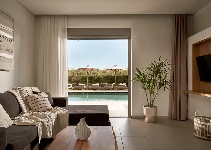 Ola Exclusive Residence, With Pool & Beach Access, By Thinkvilla