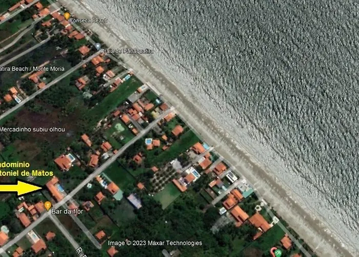 Casa na Praia com Super Piscina, em Condomínio Fechado.
