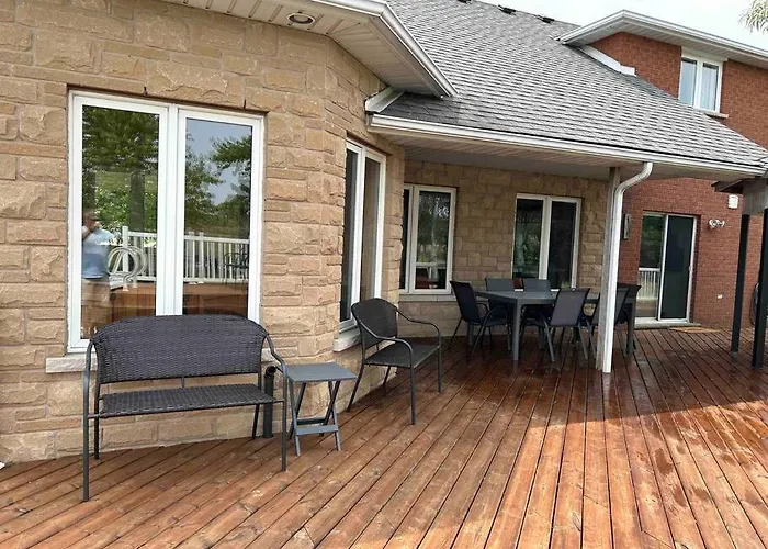 4 Bedrms, Indoor Hottub, Wineries & Niagara Falls