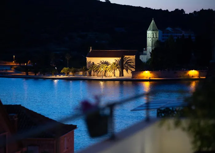 The Pool House Vis