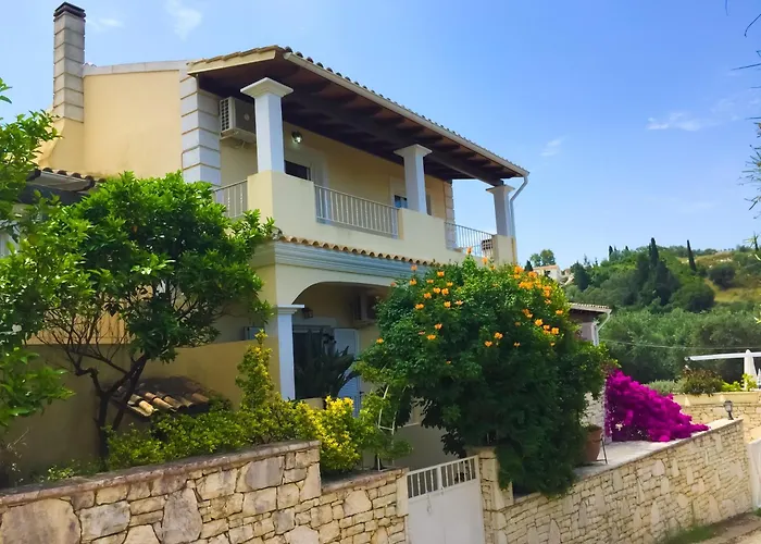 Villa Petrino - Central Flat Location Within Kassiopi. Sleeps 8