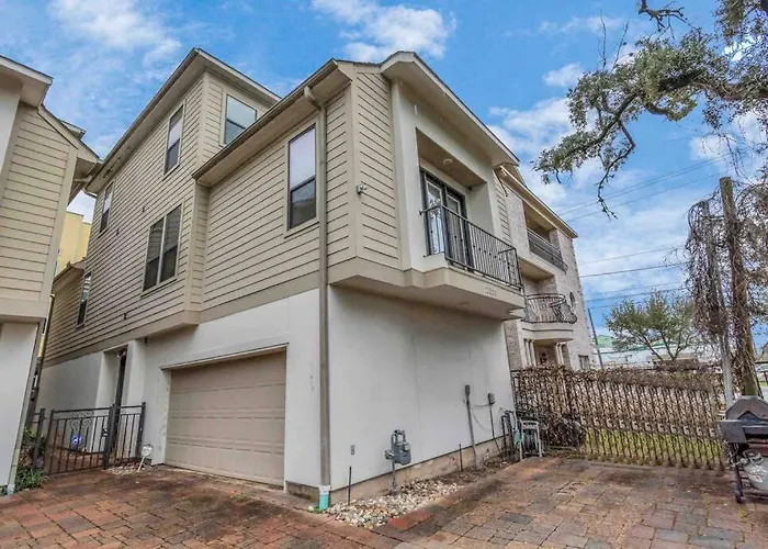 Prolific 3Story W Game Room-Hottub-Near Dt