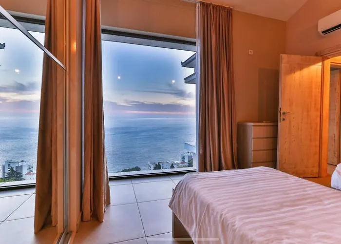 Wall Villa