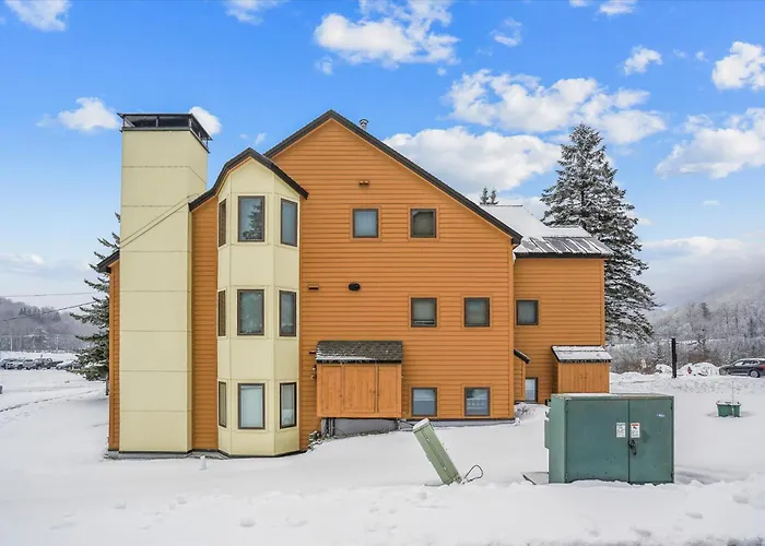 Charming 2-Bedroom Slopeside At Pico Mountain E304