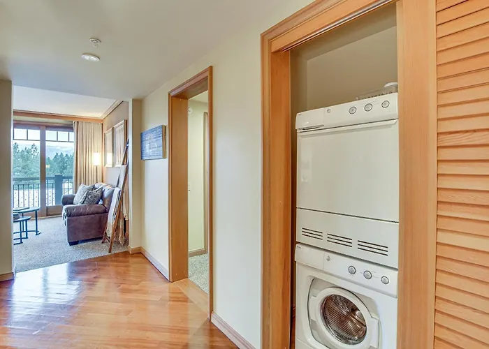 Pet-Friendly Cle Elum Condo - Hike, Ski & Relax!