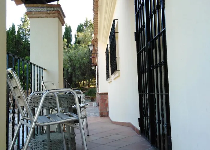Casas Del Madroño