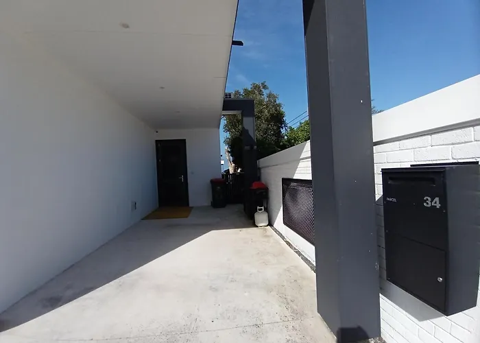 Brand NEW VIP Luxury 5/5 Star Beachside Escape