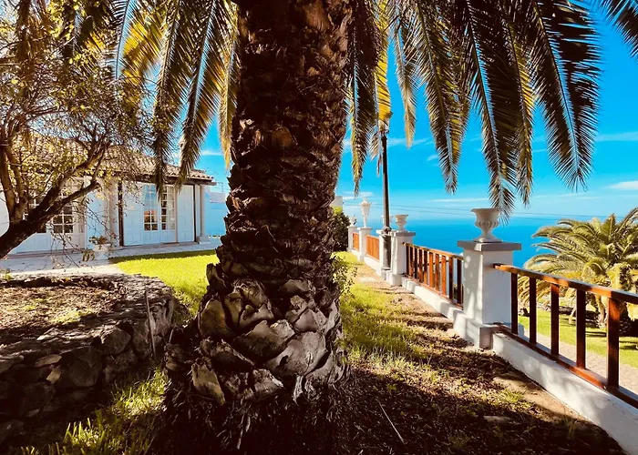 Dos villas y una amplia piscina!